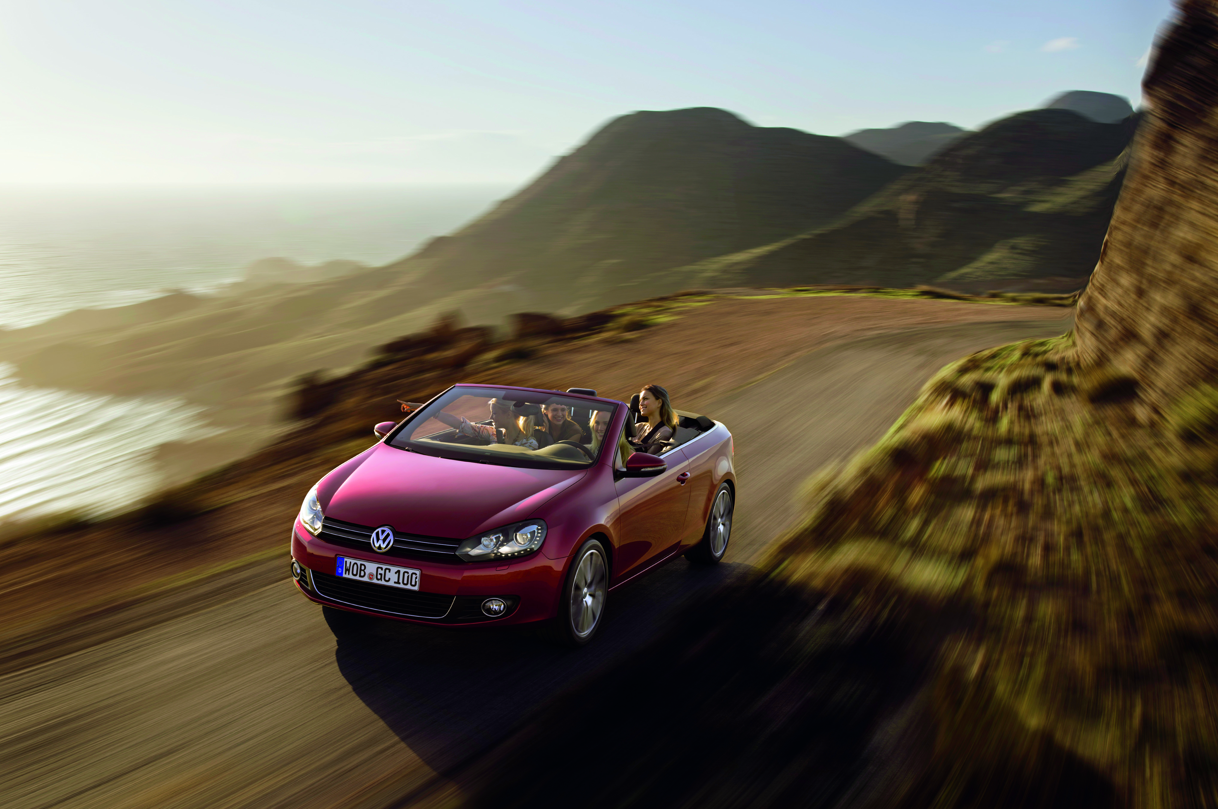 Volkswagen Golf Cabrio zostanie zaprezentowany na targach motoryzacyjnych w Genewie. Fot. Volkswagen