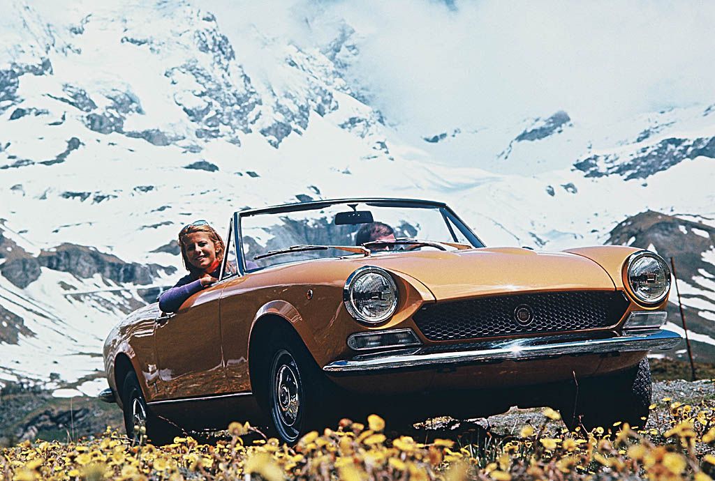 Fiat 124 Spider dzisiaj jest juz pojazdem zabytkowym.fot.Fiat
