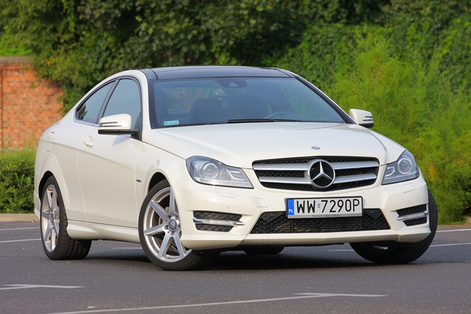 Mercedes C 250 CDI Coupe z pakietem AMG zwraca na siebie uwagę 18 calowymi felgami. Fot. Moto.wieszjak.pl