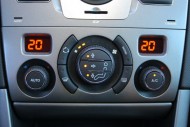 Peugeot 308 SW: panel automatycznej dwustrefowej klimatyzacji. Fot. Moto.wieszjak.pl Peugeot 308 SW: panel automatycznej dwustrefowej klimatyzacji. Fot. Moto.wieszjak.pl